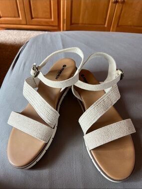 Makalu California Julia Women’s Size 11 Adjustable Strap Sandals, new/sole tags